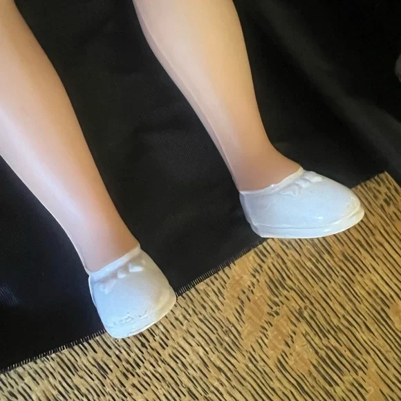 Vintage Nun Doll with Black and White Habit - Picture 5 of 5